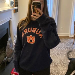 Cozy and cute Auburn university sweatshirt!!